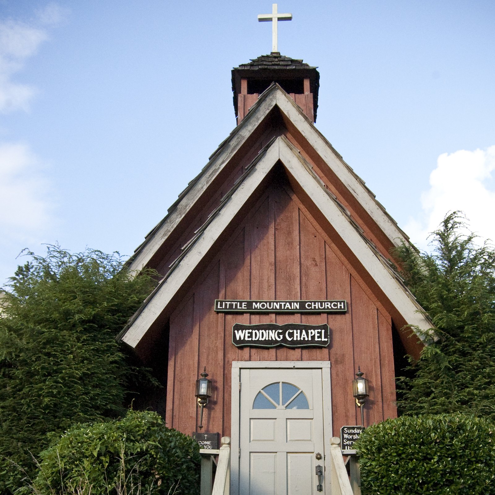 Little Mountain Church Wedding Chapel in Gatlinburg